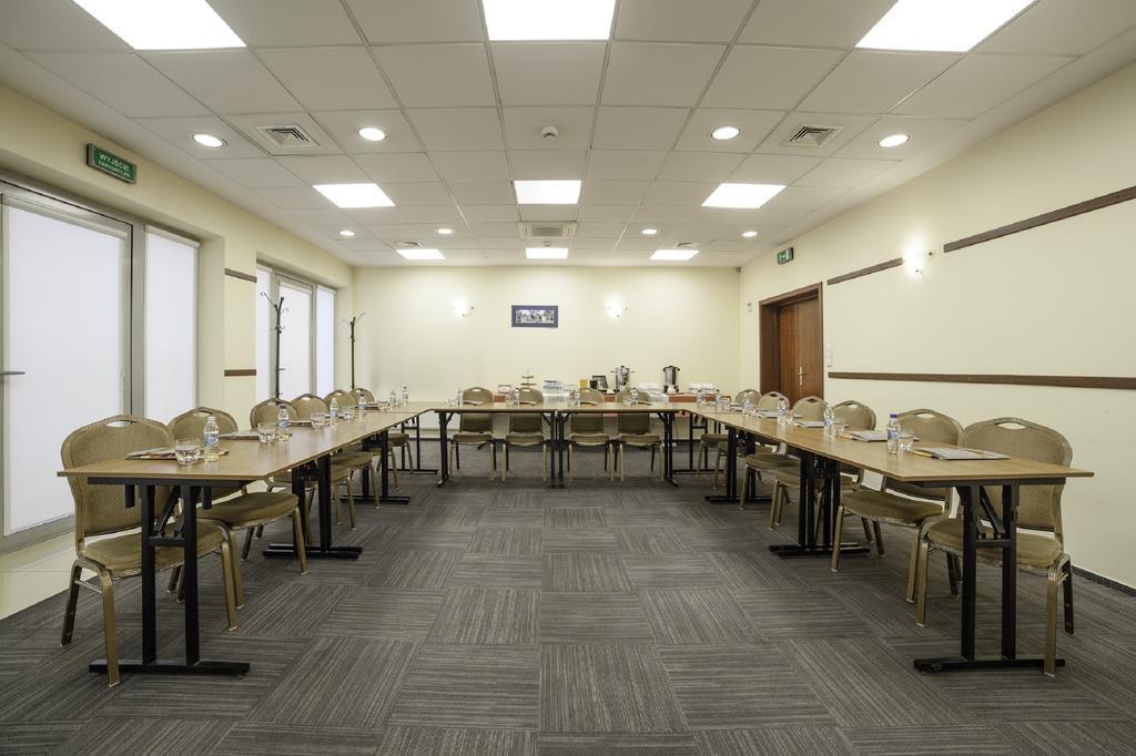 H6 Major Travel & Business, Free Parking Cracovia